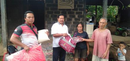 Aksi Cepat Tanggap: Penyerahan Bantuan Sosial BPBD untuk Korban Pohon Tumbang di Dusun Bantes